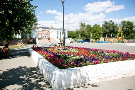 Губернатор оценил ход работ в парке Металлургов в Новотроицке