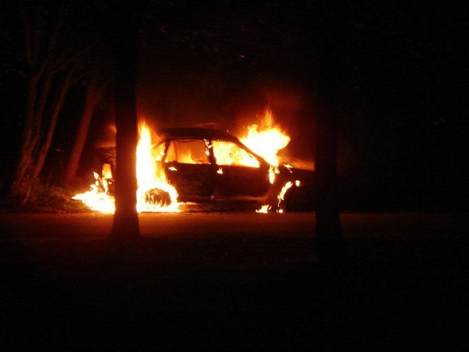 В Грачёвском районе горел автомобиль