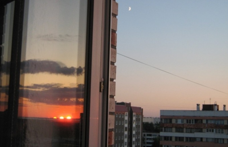 В Оренбуржье школьница выпала из окна 8 этажа, но осталась жива
