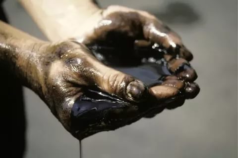 Замарали руки: в Новосергиевском районе пятеро мужчин пытались украсть 100 тонн нефти