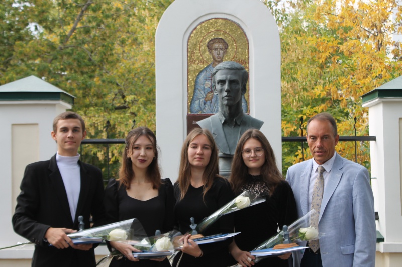 Стипендию имени Александра Шмореля вручили оренбургским студентам