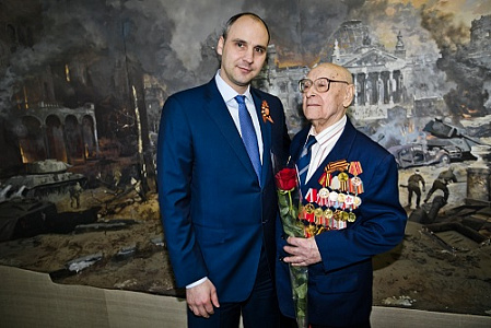 Денис Паслер вручил награды ветеранам Великой Отечественной войны и труженикам тыла
