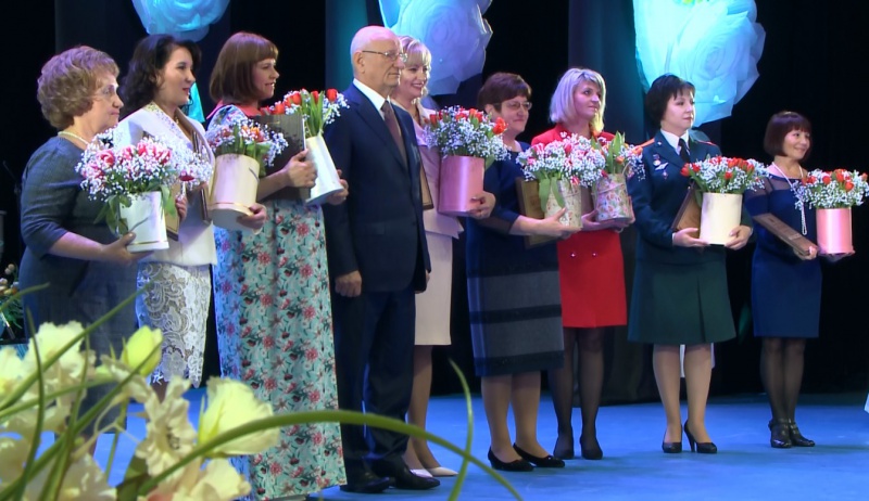 Лучшие женщины Оренбуржья получили награду из рук губернатора