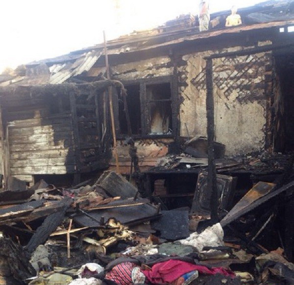 Дом на трёх хозяев по улице Набережной сгорел дотла