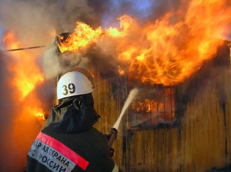 Этой ночью в Оренбурге загорелся жилой дом