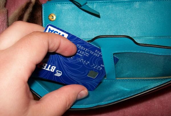 В Оренбурге раскрыта кража денег с банковской карты