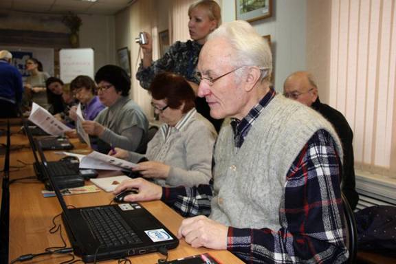 Оренбургские бабушки и дедушки вышли в ВКонтакте и в Скайп