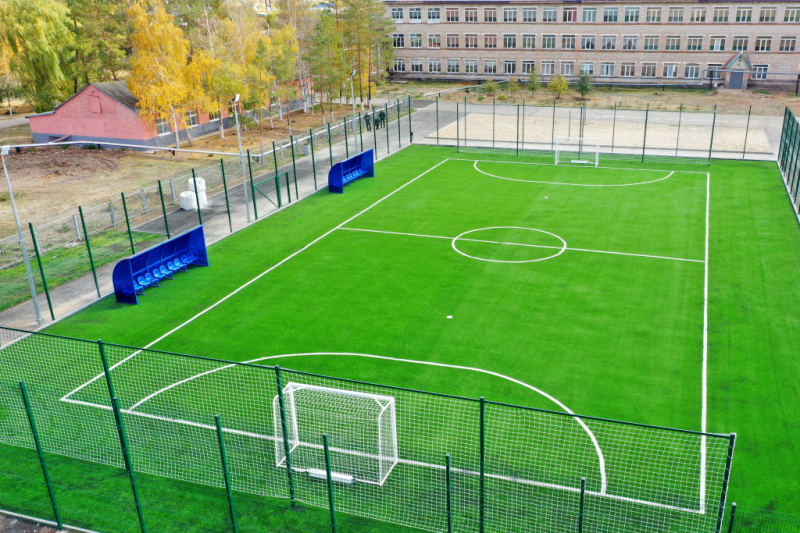 В Первомайском районе смонтировано поле с искусственным покрытием для игры в мини-футбол