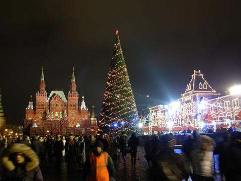 Школьники из Оренбурга сегодня увидят Кремлевскую елку