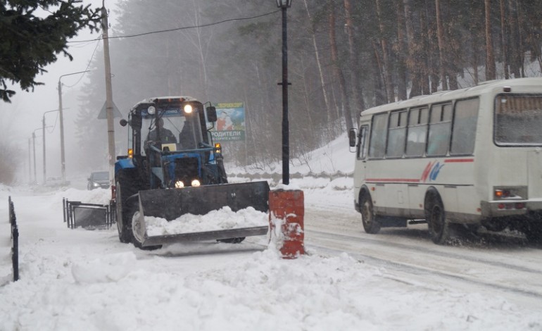 В Оренбурге активно чистят снег