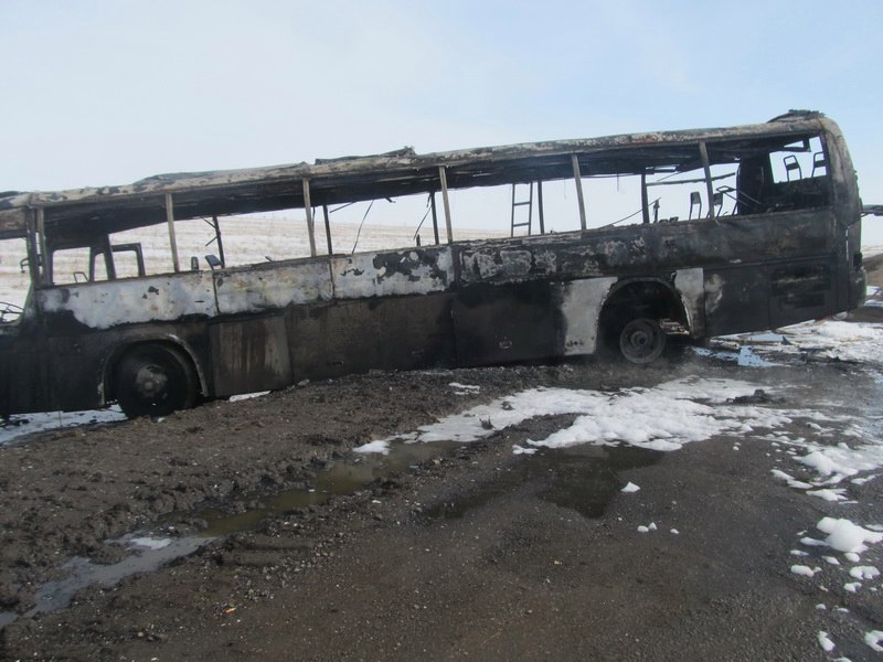 В Оренбуржье на трассе сгорел автобус