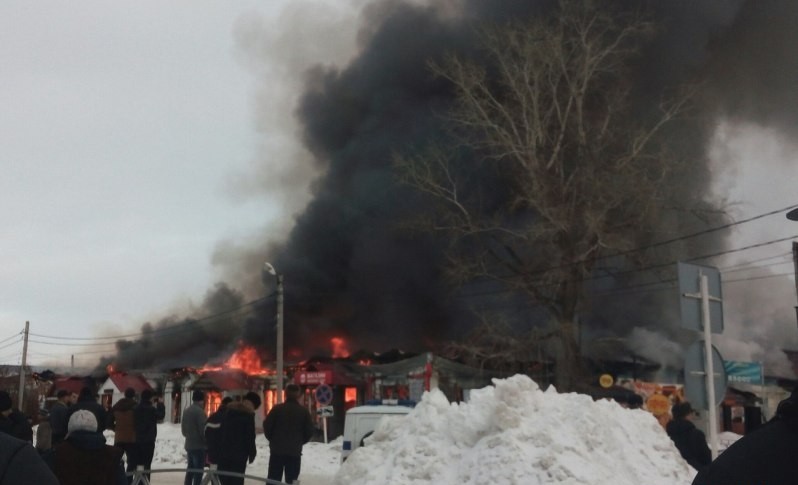 В Оренбуржье сгорел дотла крупный торговый центр