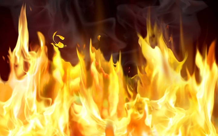 В Оренбурге на пожаре на ул. Липовой огнеборцы спасли 11 человек