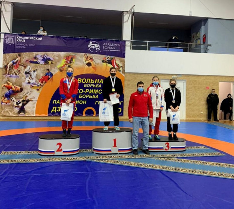 Оренбургская спортсменка завоевала золото Всероссийских соревнований по спортивной борьбе