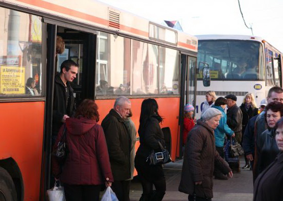 В Оренбурге пенсионерка не успела выйти из автобуса
