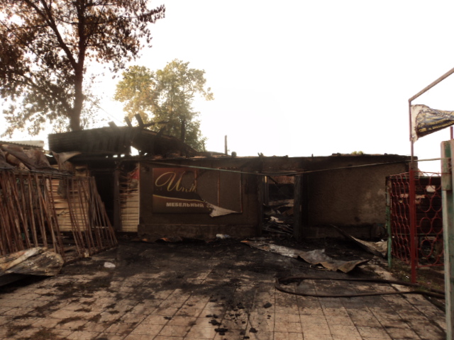 В Переволоцке сгорел магазин