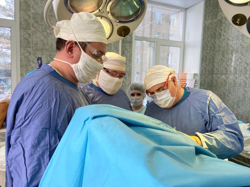 Травматологи  Оренбургской областной больнице провели операцию по протезированию плечевого сустава