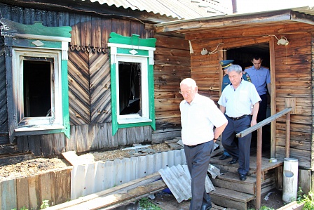 На пожаре в поселке Колтубановском погибла семья