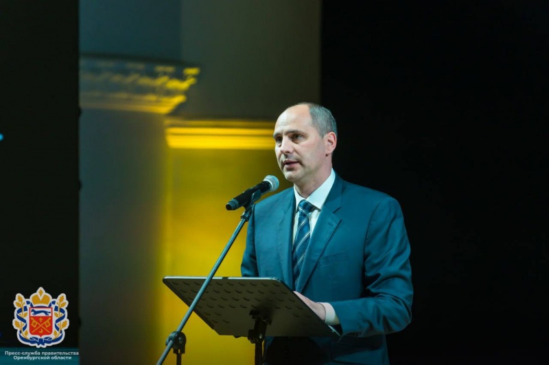 Губернатор Денис Паслер поздравил медиков Оренбуржья с профессиональным праздником