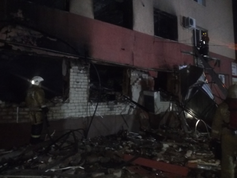 Ночью в Оренбурге горело здание на ул. Томилинской