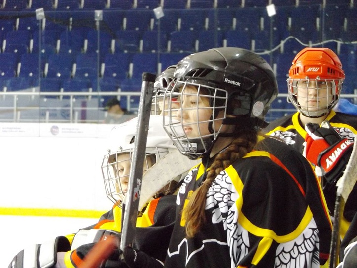 В Оренбурге проходит  турнир по хоккею среди девушек