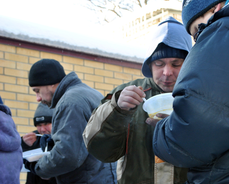 Благотворительная акция «Поделись теплом» поможет бездомным в новогодние праздники
