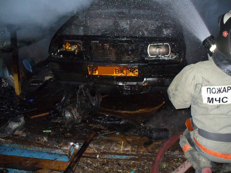 Сегодня в Оренбуржье сгорел гараж с машиной
