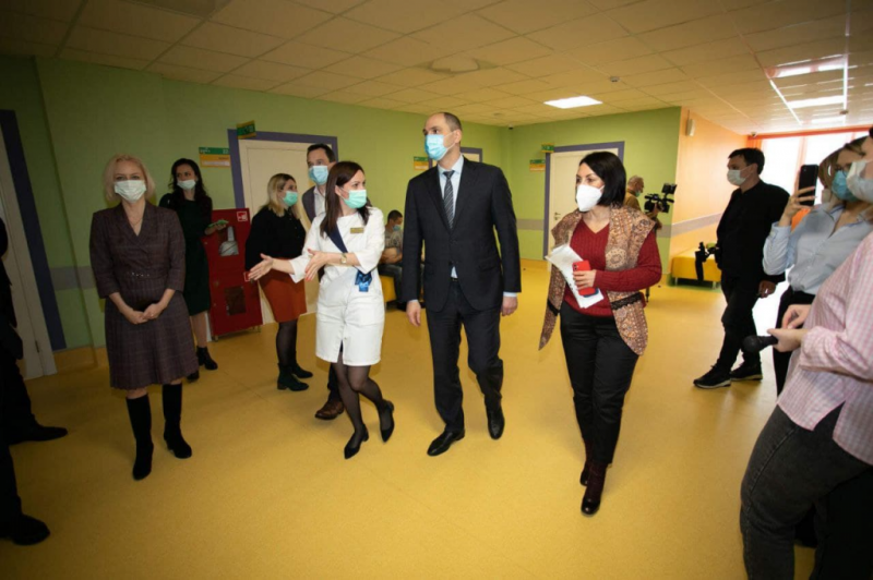Губернатор Денис Паслер посетил детские поликлиники Оренбурга