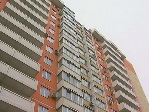 В Орске 6-летняя девочка выпала из окна 7 этажа