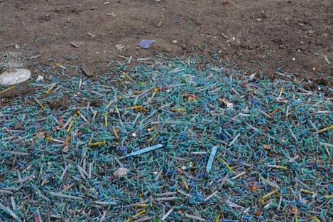 В Авиагородке разбросаны тысячи шприцов
