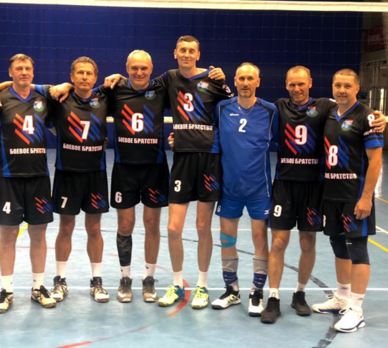 Оренбуржцы выиграли турнир по волейболу среди ветеранов