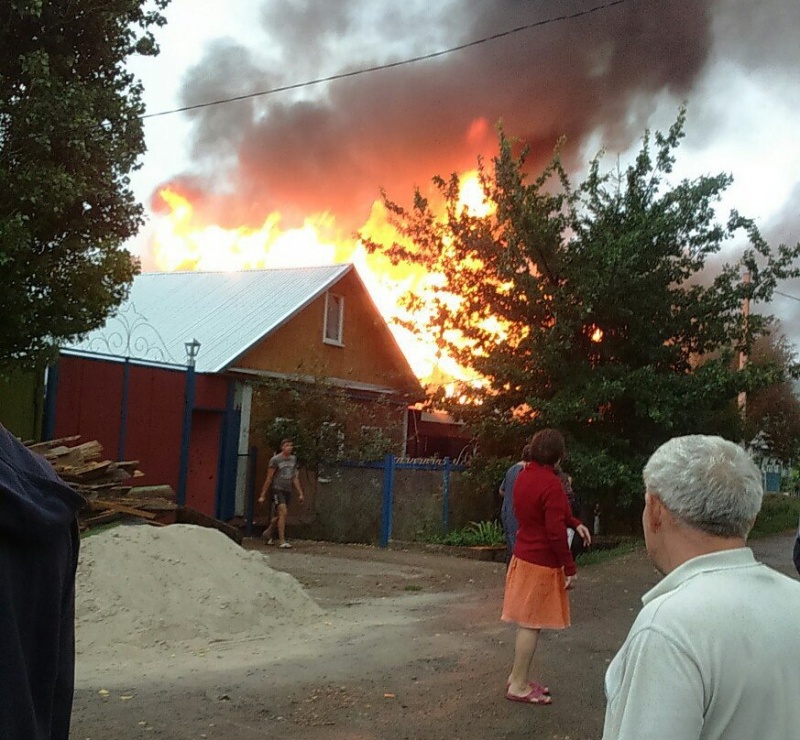 Пожар в Оренбурге – очевидцы сняли видео