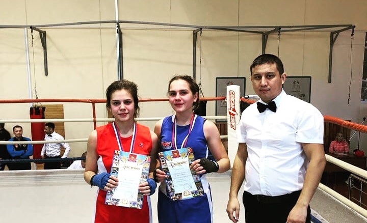 В Оренбурге прошли соревнования по боксу среди женщин