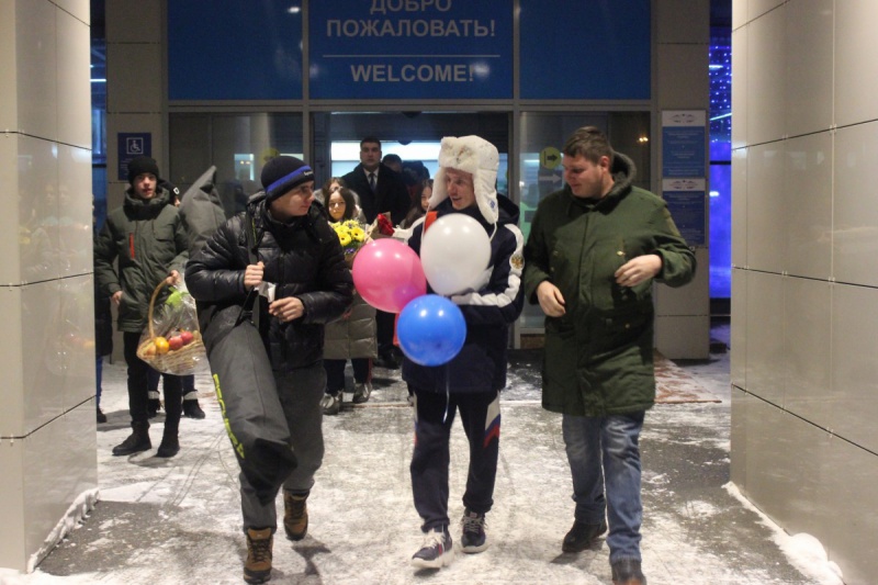 Олимпийского чемпиона  Илью Трегубова торжественно встретили в оренбургском аэропорту