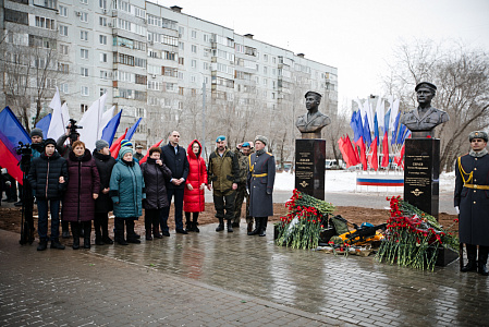 В Оренбурге открыли памятник героям-десантникам