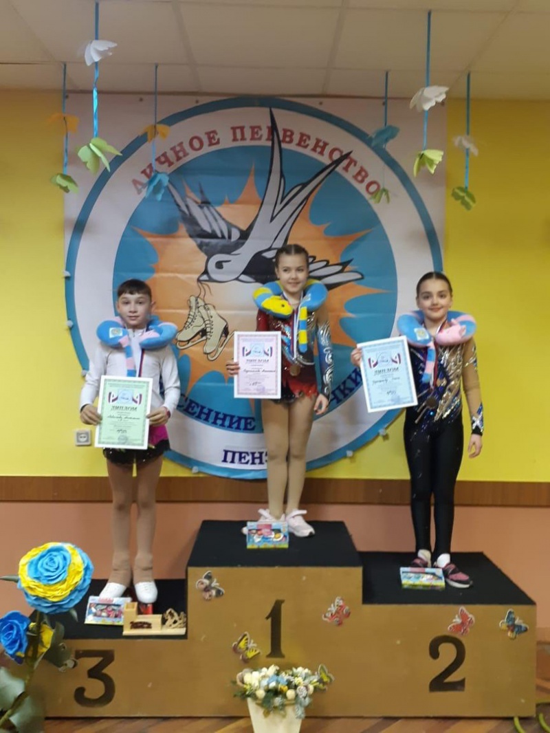 Юные фигуристки из Оренбурга завоевали 3 медали 