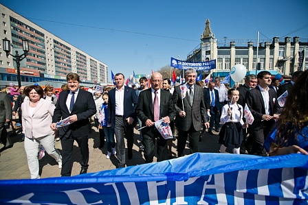 Юрий Берг принял участие в первомайской демонстрации