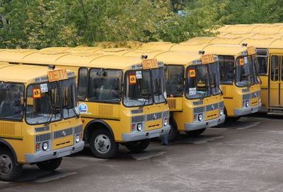 Директорам школ вручили 43 новеньких автобуса