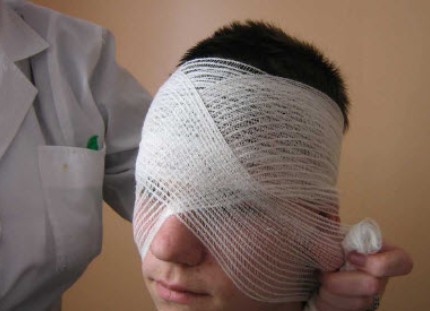 В Оренбуржье ребенку в школе попали в глаз ручкой