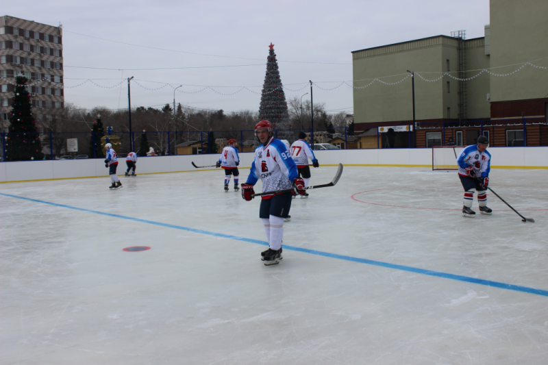 Новый хоккейный корт появился на площади Ленина в Оренбурге