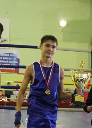Лучший спортсмен мая – орский боксер Марсель Инсапов