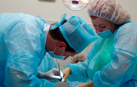 Оренбургские врачи провели уникальную операцию на кишечнике