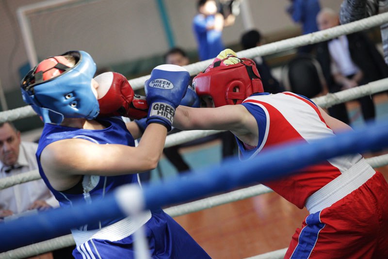 Турнир по боксу в Саратове принес оренбургским спортсменкам две медали