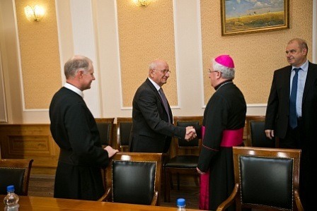 Губернатор Юрий Берг встретился с послом Ватикана