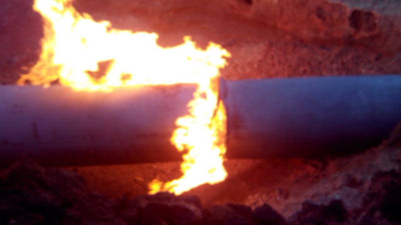 На газопроводе в Октябрьском районе наблюдается факельное горение