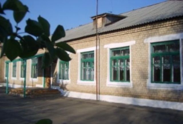 В Беляевском районе в школе обвалилась стена