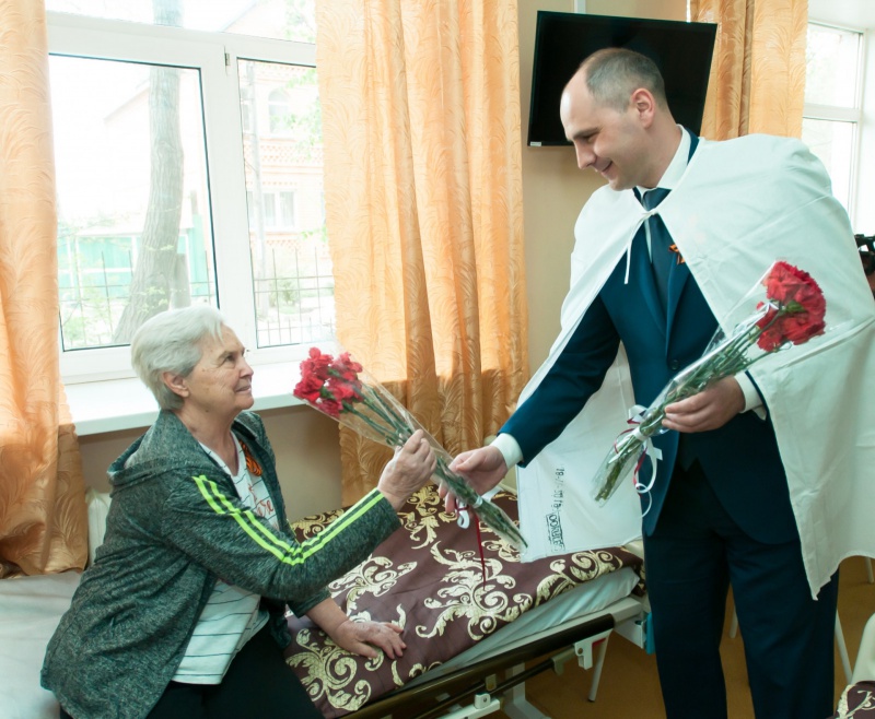 Пациентов Областного госпиталя ветеранов поздравили с Днем Победы