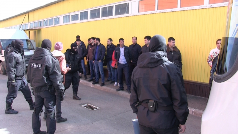 На рынке Оренбурга проверили мигрантов