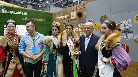 Юрий Берг  встретился с делегатами Оренбуржья на XIX Всемирном фестивале молодежи 