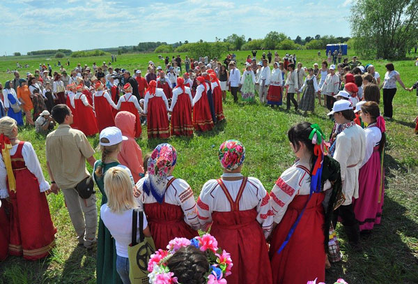 Праздник русского фольклора будет посвящен Дню семьи, любви и верности 